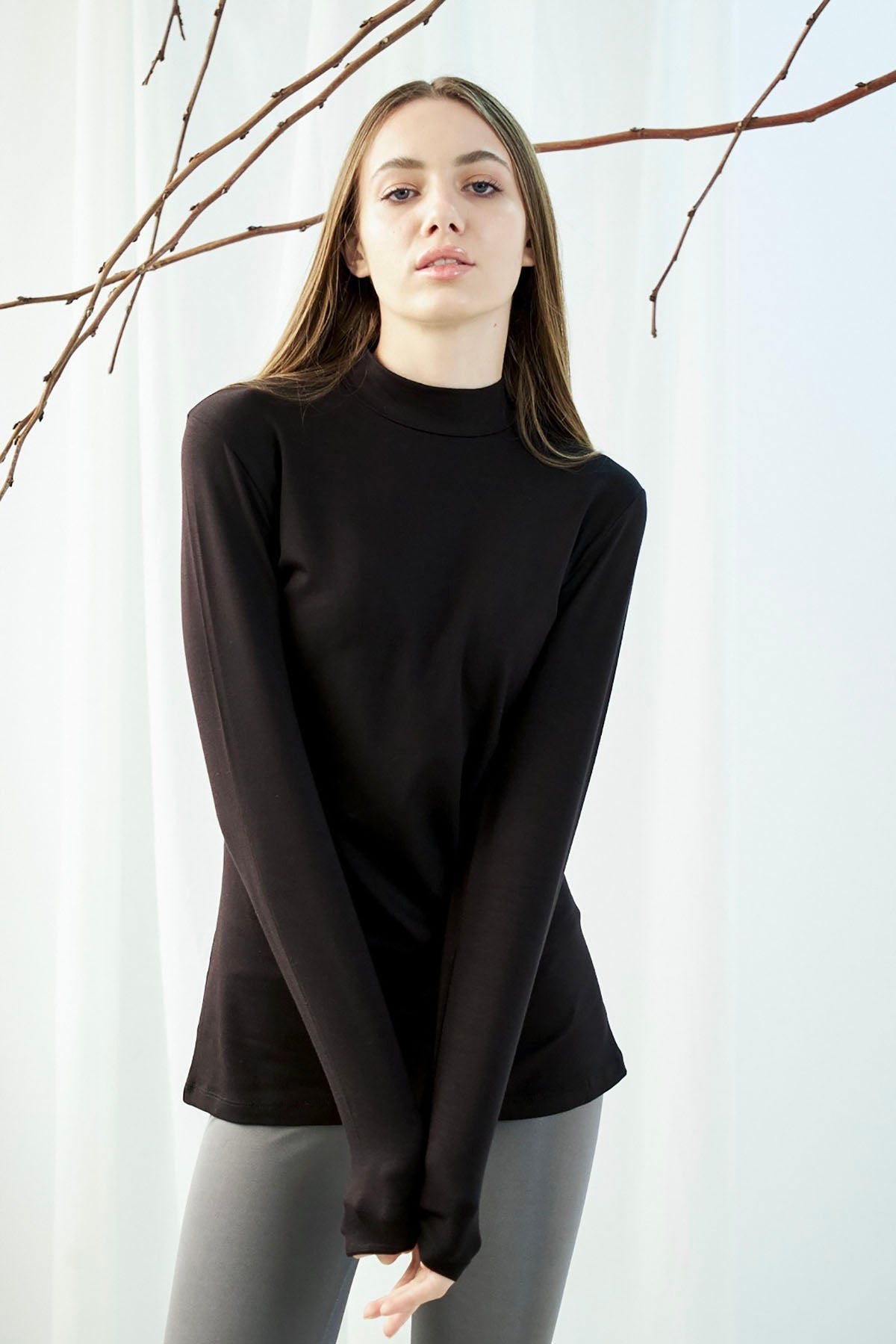 Long Sleeves Basic Top in Black Color