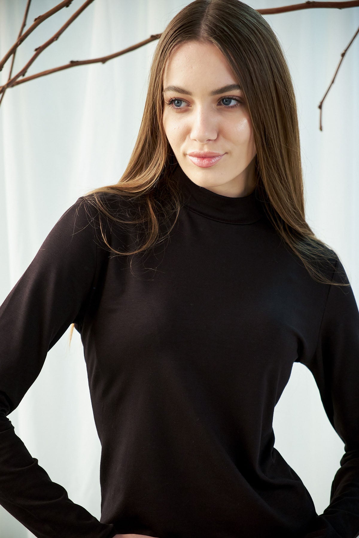 Long Sleeves Basic Top in Black Color