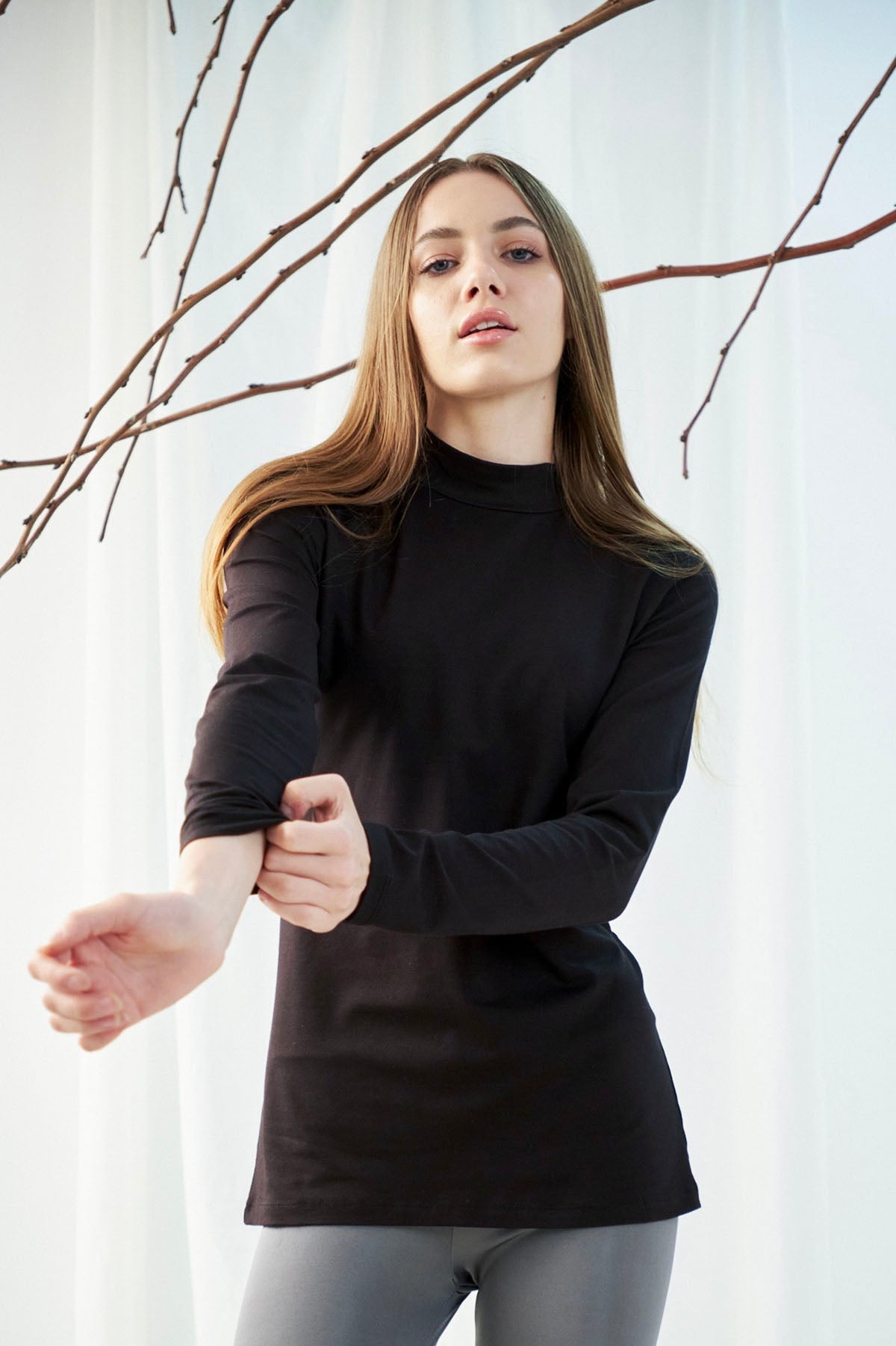 Long Sleeves Basic Top in Black Color