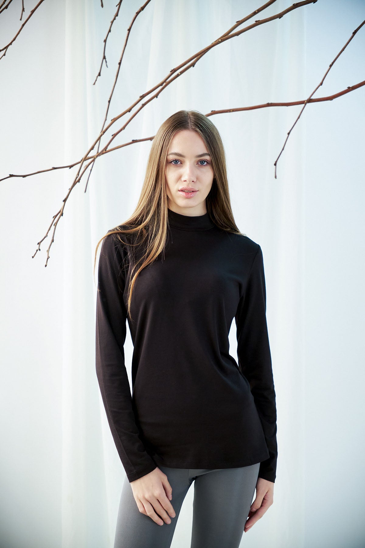 Long Sleeves Basic Top in Black Color