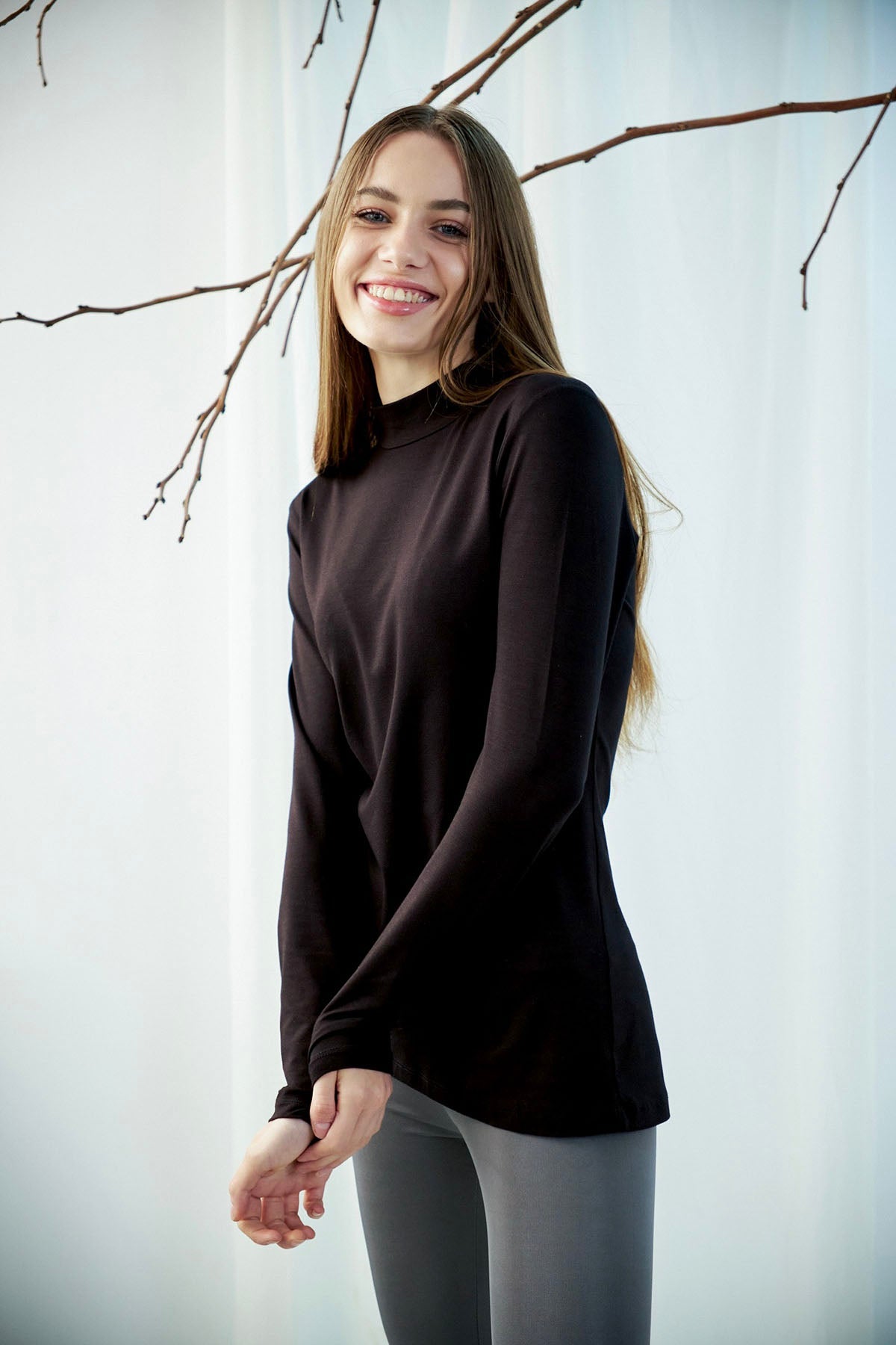 Long Sleeves Basic Top in Black Color