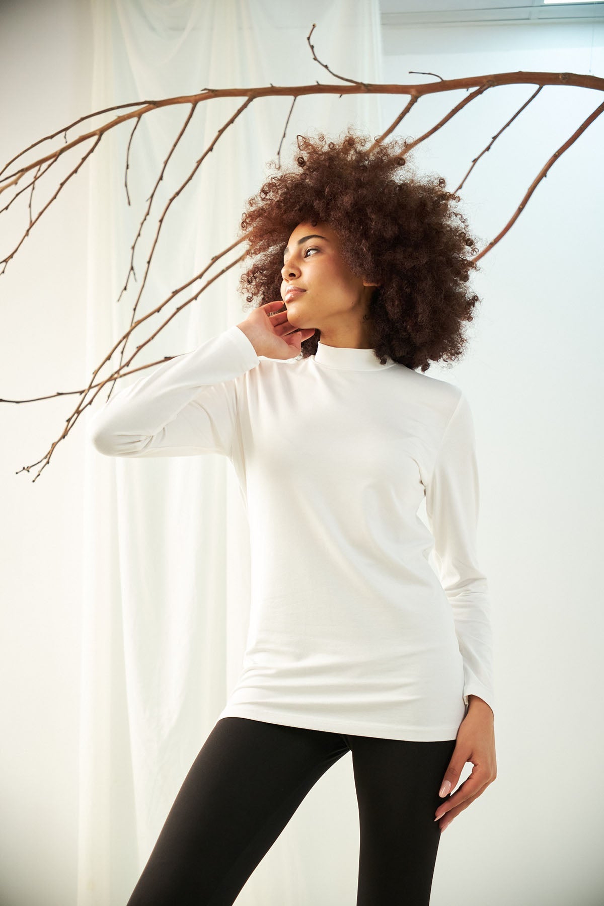 Long Sleeves Basic Top in White Color