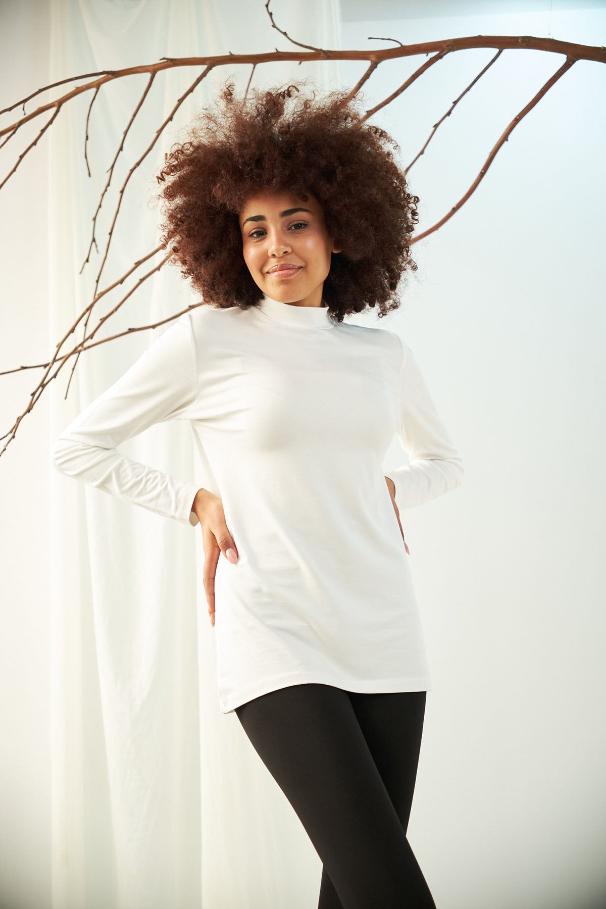 Long Sleeves Basic Top in White Color