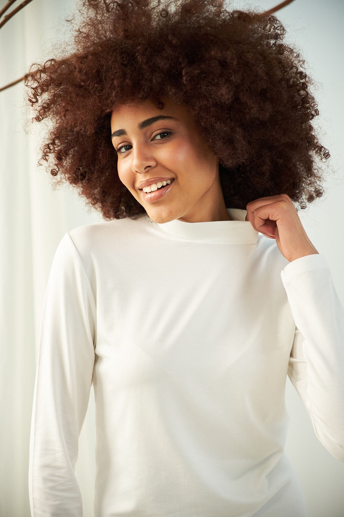 Long Sleeves Basic Top in White Color