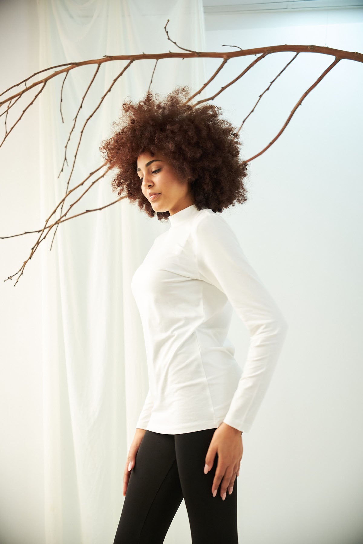 Long Sleeves Basic Top in White Color