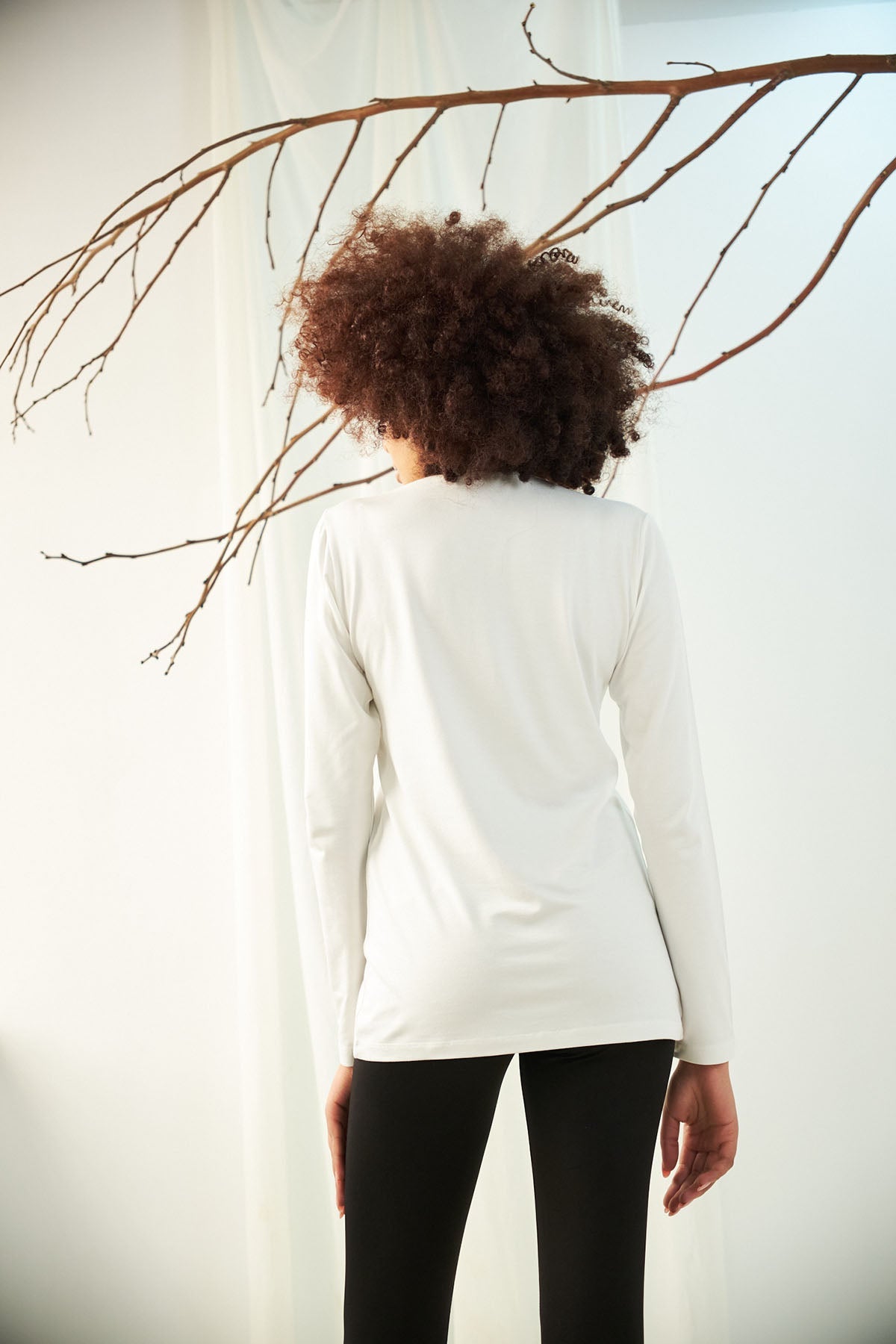 Long Sleeves Basic Top in White Color