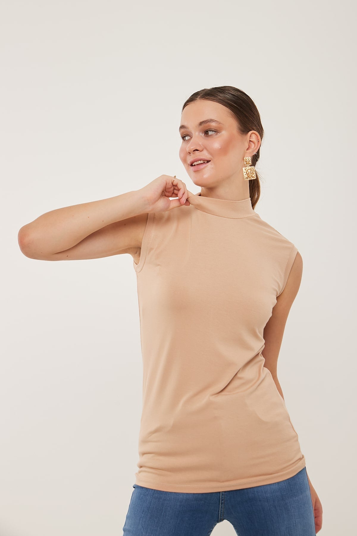 Sleeveless Basic Top in Beige Color