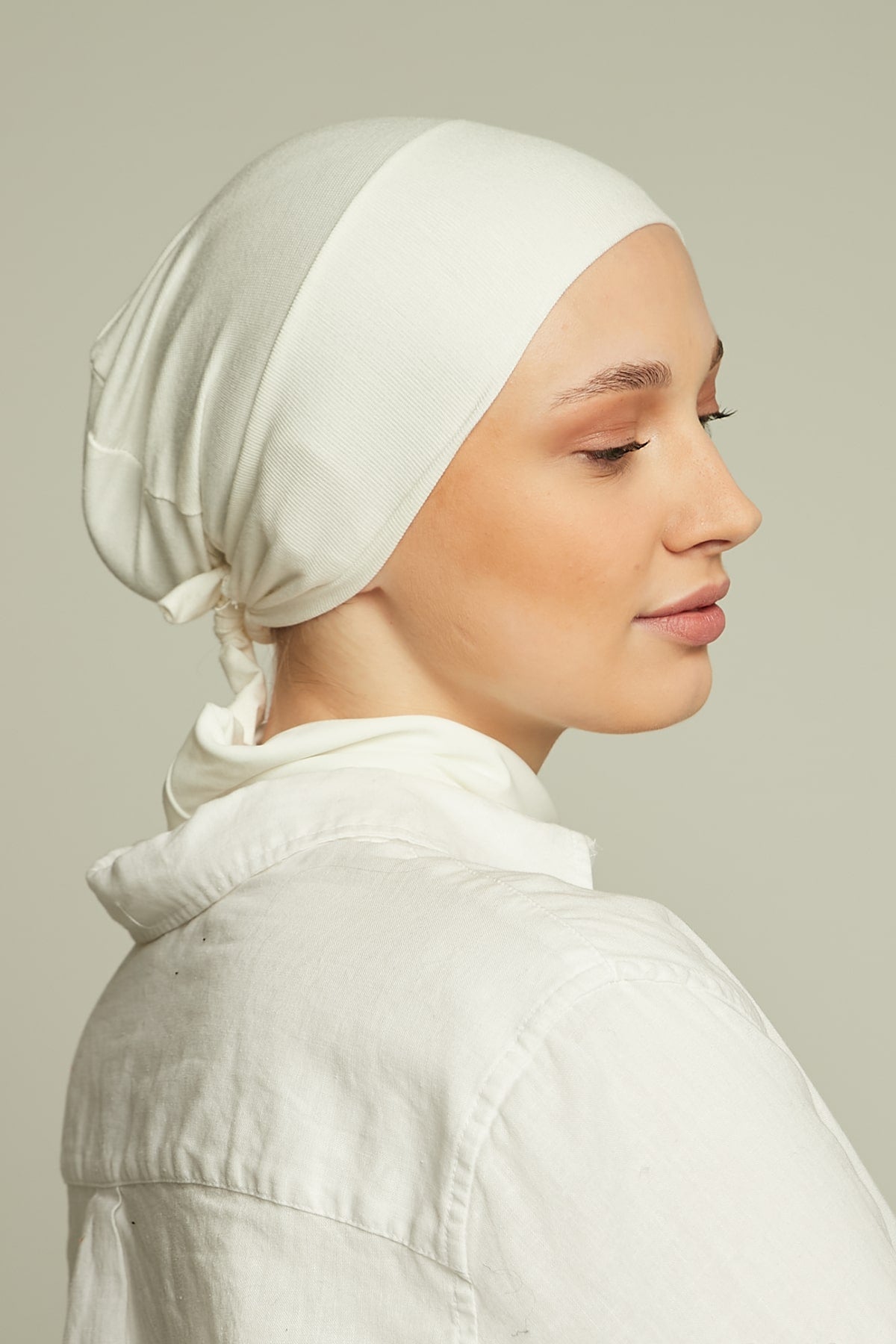 Hat Underscarf in Off-White Color