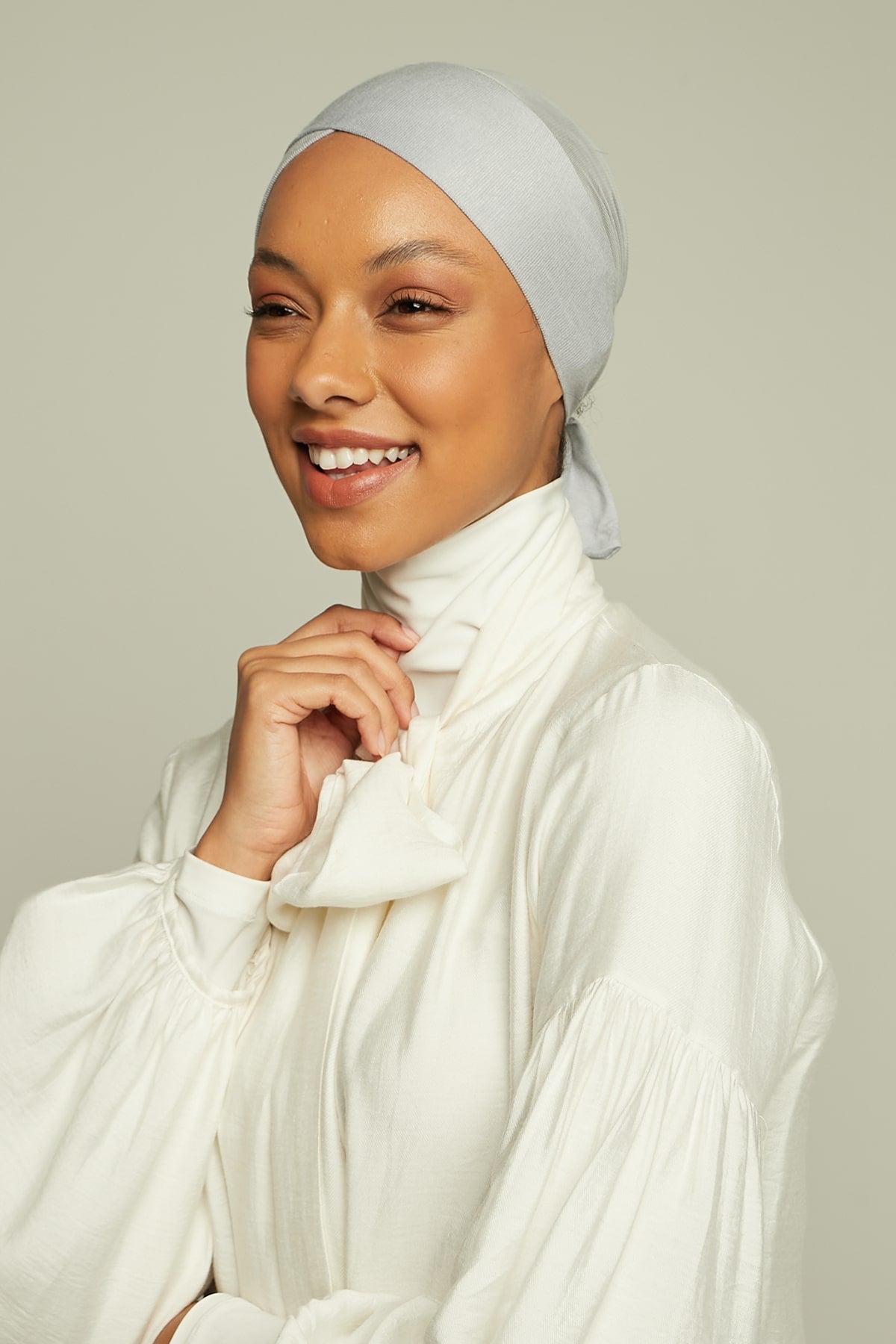 Criss-Cross Mesh Underscarf in Light Gray Color