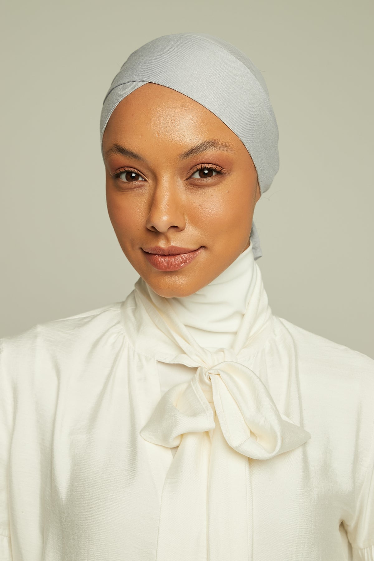 Criss-Cross Mesh Underscarf in Light Gray Color